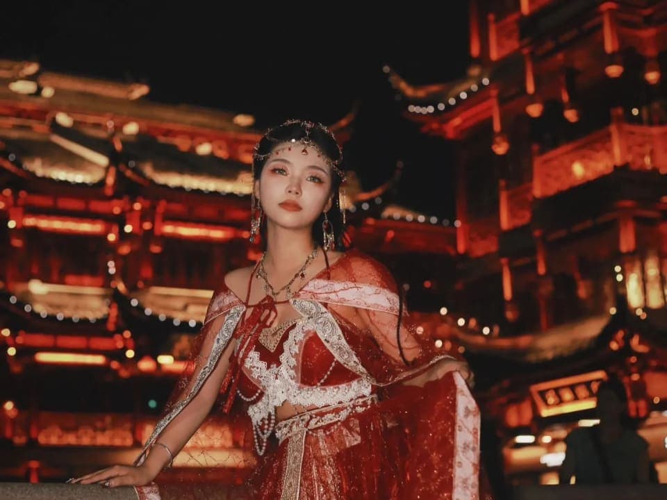 Miếu Thành Hoàng Thượng Hải: Đừng chỉ nhìn một điểm, hãy đọc cả lớp phố cổ