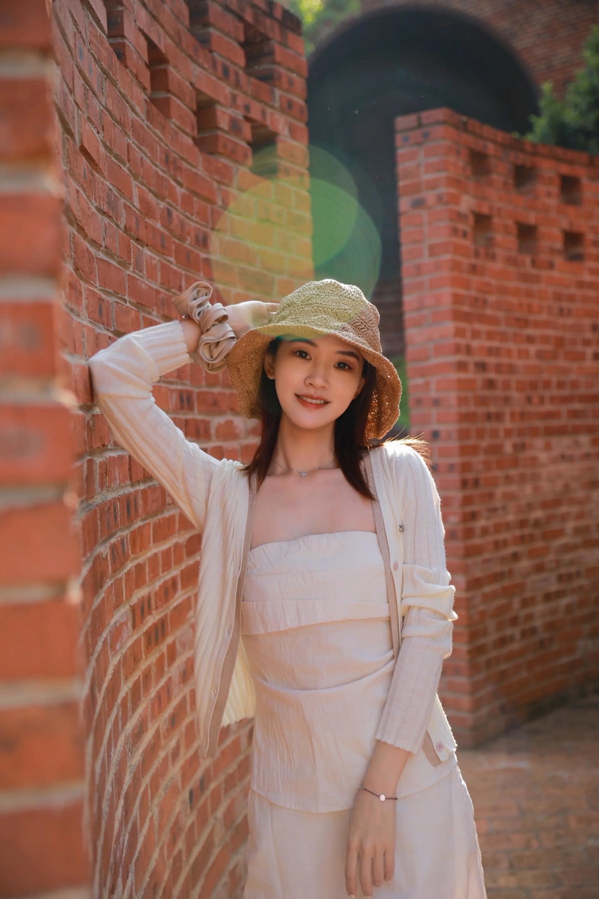 Đông Phong Vận Di Lặc - góc 4 Du khách chụp ảnh nghệ thuật tại Đông Phong Vận Di Lặc - ảnh 4