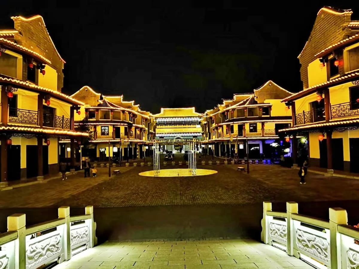 Tiểu trấn Bún Qua Cầu Mông Tự - góc 4 Cảnh đêm Tiểu trấn Bún Qua Cầu Mông Tự - ảnh 4