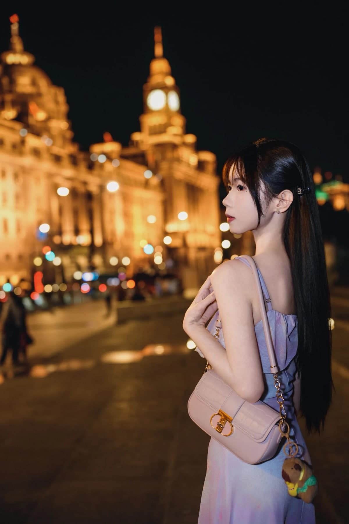Bến Thượng Hải bên sông Hoàng Phố – ảnh 4 Du khách dạo Bến Thượng Hải về đêm – ảnh 4
